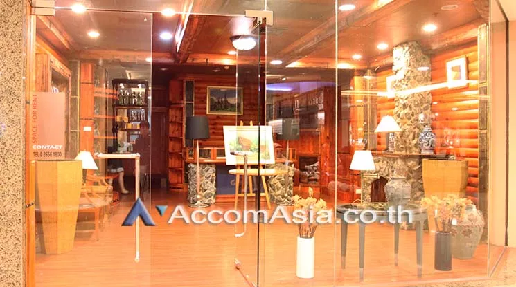  Retail / showroom For Rent in Ploenchit, Bangkok  near BTS Chitlom (AA13926)